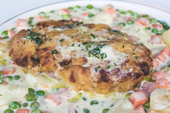 Pozharsky Cutlet With Vegetables.