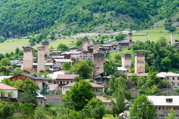 Fototapeta na wymiar Ancient towers with Mountain village. a famous landscape in Mestia, Samegrelo-Zemo Svaneti, Georgia.