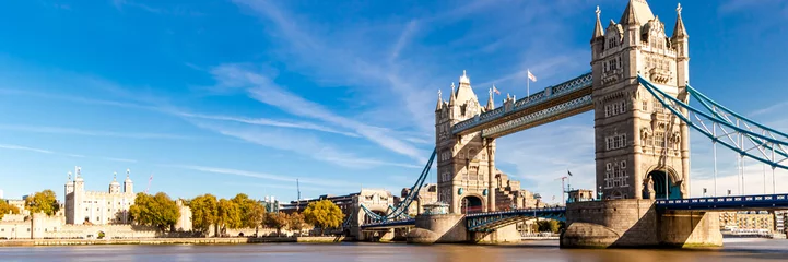 Poster Tower Bridge in Londen, Verenigd Koninkrijk, Verenigd Koninkrijk. Webbanner in panoramisch uitzicht. © marabelo
