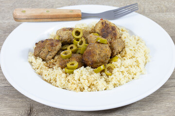boulettes de boeuf aux olives et couscous