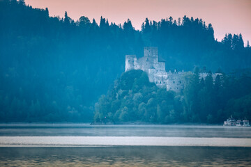 Fototapeta na wymiar Dunajec Castle and Lake Czorsztyn