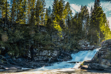 wodospad Gafossen na rzece Leira niedaleko miejscowości Maura w Norwegii