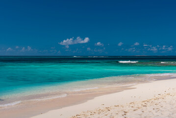 Obraz premium Sandy Island, Caribbean - January 18 2020: small desert atoll in the Caribbean sea