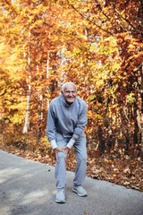 Obraz premium Senior Man Exercising In Park, having fun
