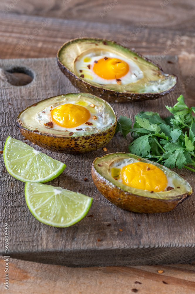 Sticker baked eggs in avocado