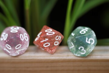 kostki transparentne do gry z liczbami © Seance_Photo_Sylwia