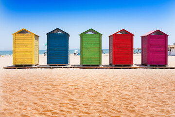 Casitas de madera de colores en la playa de la Patacona, Valencia (España) © Ricardo Ferrando