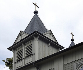 wybudowany w 1910 roku drewniany kosciol katolicki pod wezwaniem swietego bartlomieja apostola w...