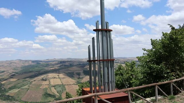 Cairano - Organi a vento sulla cima di Borgo Castello