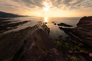 Obraz premium Beach of Algorri at Zumaia with the famous flysch coast, Basque Country. 