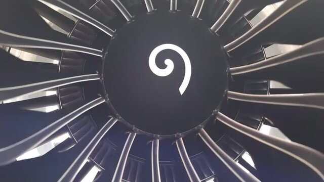 Motor de avi&oacute;n trabajando en baja potencia