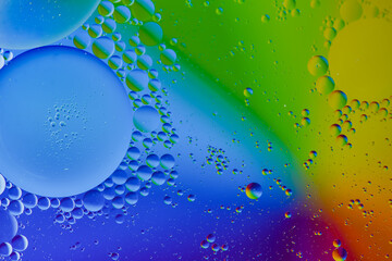 Air bubbles on the water surface