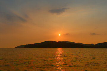 Fototapeta na wymiar Sunset sea view in Thailand.