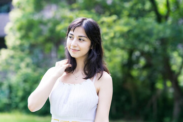 Fototapeta premium 屋外での女性ポートレート