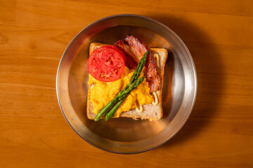 山小屋でディナー　Dining at a lodge in a mountain hut