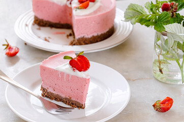 No-Bake Strawberry Cheesecake