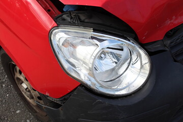 Macchina da demolire a causa di un incidente frontale - business