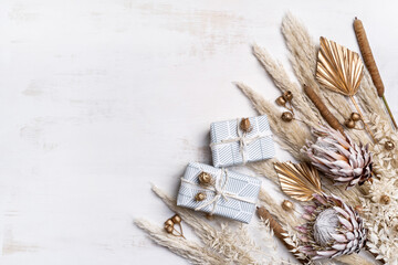 Gifts decorated by dried flowers and grasses; Pampas grass, gold painted Palm fronds, Bulrush,...