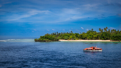 Fototapeta na wymiar A tender boat taking cruise ship passengers to and from an island in Papua New Guinea. 