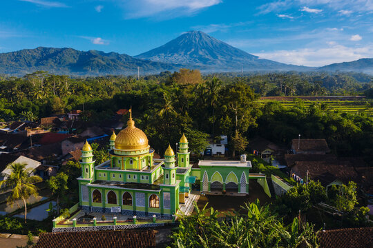 A mosque with beautiful Mountain Sumbing views