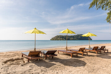 Obraz na płótnie Canvas Beach Umbrella and Sunbed, Koh Mak Beach, Koh Mak island, Thailand.