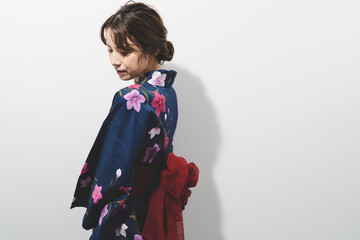 浴衣を着た女性