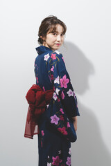 浴衣を着た女性