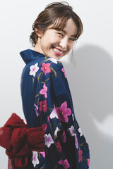 浴衣を着た女性