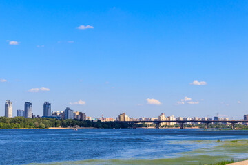 Obraz premium View of Paton bridge and the Dnieper river in Kiev, Ukraine