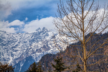 Fototapeta na wymiar Beautiful peaks of Himalayas in Manali Valley, Near Rohtang pass, Himachal Pradesh, India.