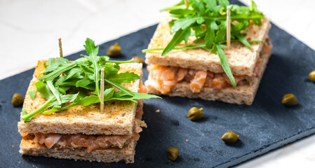 salmon tartare in toast bread