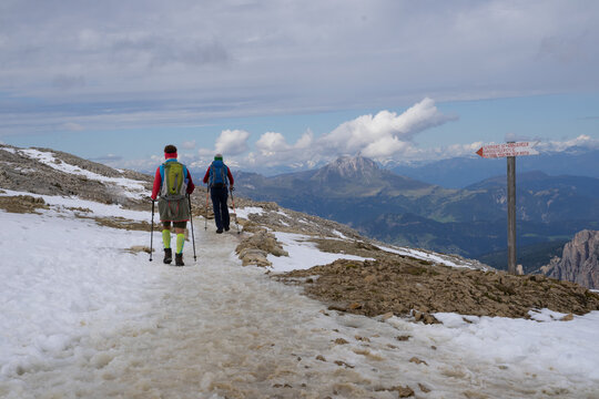 Hikers in Italian Alphs