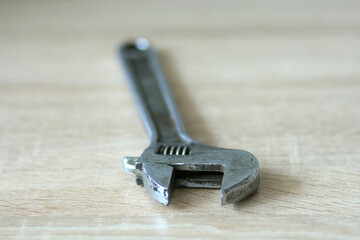 Mounting wrench for loosening nuts and bolts