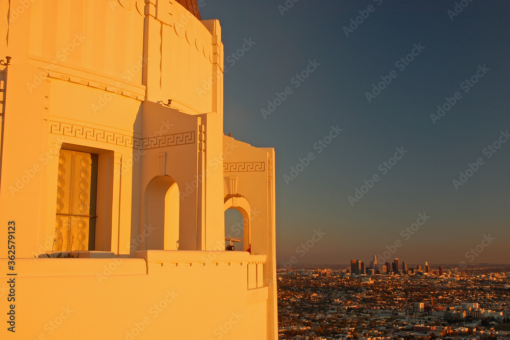 Wall mural griffith observatory provides an excellent view of la