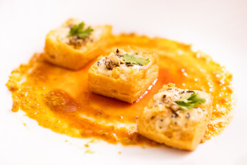 Grilled puff pastry topped with cheddar cheese & garlic butter, oregano seasoning & cilantro for garnish.