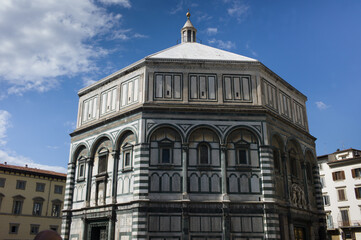 Fototapeta na wymiar Baptistery of San Giovanni belonging to the Cathedral of Florence complex (Cattedrale di Santa Maria del Fiore) with Matroneum