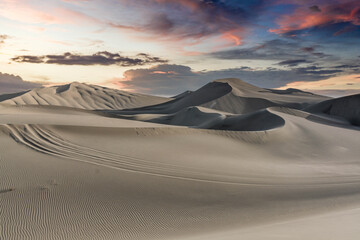 Fototapeta na wymiar The amazing Huacachina desert in Peru