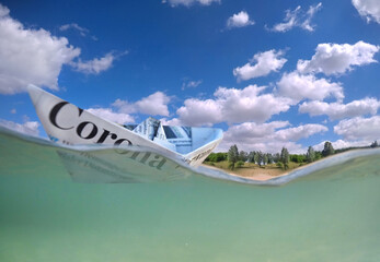 Corona Papierboot im Meer