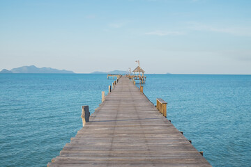Obraz premium wooden pier in the sea