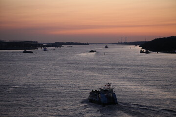 Ausfahrt aus dem Hamburger Hafen