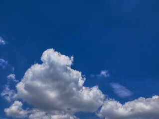 Obraz premium Background of White Fluffy Clouds Against Blue Sky