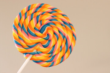 Beautiful colorful lollipops, a great suggestion to decorate children's birthday tables.