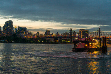 Naklejka premium sunset over the river