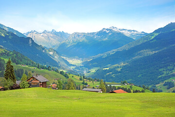 Aussicht vom Urlaubsdorf Pany auf die wunderschöne Landschaft im Prättigau