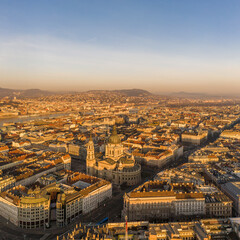 Obraz premium Aerial drone shot of St. Stephen Basilica at Budapest dawn sunrise in morning