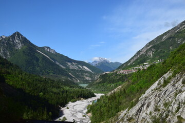 Fototapeta na wymiar Friuli, Vajont - Erto e il monte Toc
