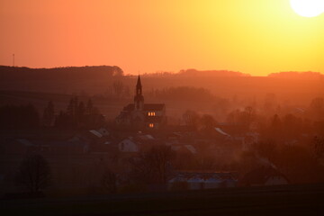Church in the setting sun © Kamil