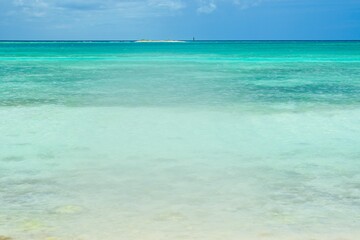 Fototapeta na wymiar Sea view at sunny Caribbean day 
