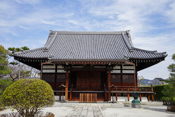 Fototapeta na wymiar 阿弥陀寺の本堂