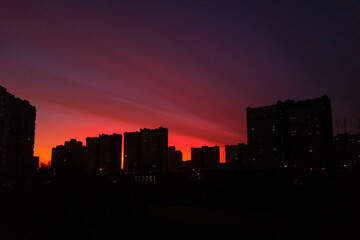Naklejka premium Scarlet sunset in blocks of flats background in Moscow